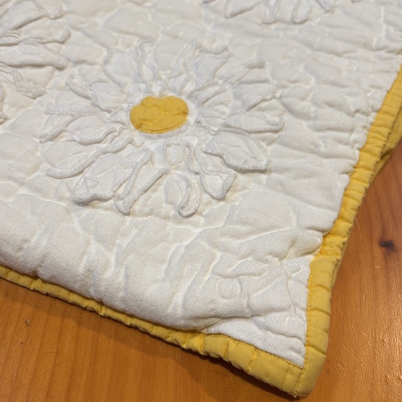 LAND OF NOD (Crate & Kids) White/Yellow 3D Daisy Sham Pillowcase - Picture 2 of 5